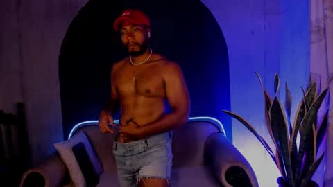 Snapshot of noah_jones__ chatting on March 2025 03:43:02 AM Noah online show from March 2025 03:43:02 AM