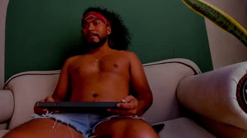 Snapshot of noah_jones__ chatting on March 2025 07:20:02 PM Noah online show from March 2025 07:20:02 PM