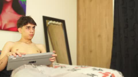 Snapshot of noah_loveboy chatting on December 2024 04:18:01 AM Noah online show from December 2024 04:18:01 AM