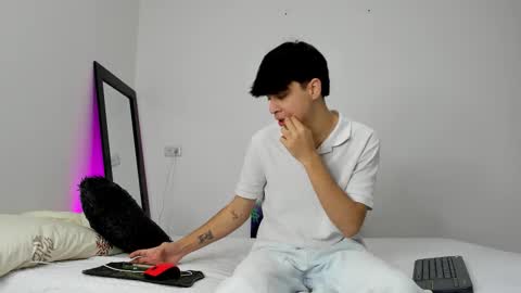 Snapshot of noah_loveboy chatting on September 2025 08:19:01 PM Noah online show from September 2025 08:19:01 PM