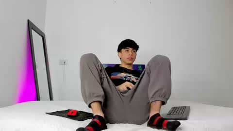 Snapshot of noah_loveboy chatting on September 2025 08:31:02 PM Noah online show from September 2025 08:31:02 PM