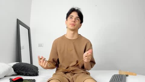 Snapshot of noah_loveboy chatting on September 2025 08:33:01 PM Noah online show from September 2025 08:33:01 PM