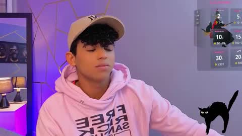 noah_smith04 online show from October 2025 03:16:01 PM