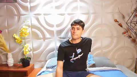 Snapshot of noahsalvatore21 chatting on July 2026 03:43:02 AM NoahSalvatore online show from July 2026 03:43:02 AM
