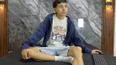 Snapshot of noahwalker__ chatting on June 2026 11:01:01 AM online show from June 2026 11:01:01 AM