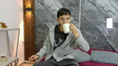 Snapshot of noahwalker__ chatting on June 2026 11:13:02 AM online show from June 2026 11:13:02 AM