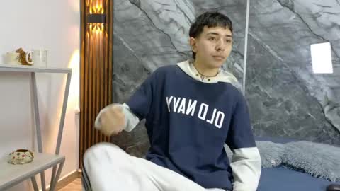 Snapshot of noahwalker__ chatting on June 2026 11:05:01 AM online show from June 2026 11:05:01 AM