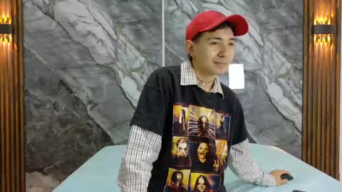 Snapshot of noahwalker__ chatting on June 2026 11:00:02 AM online show from June 2026 11:00:02 AM