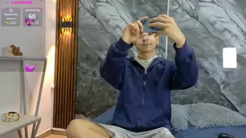 Snapshot of noahwalker__ chatting on June 2026 10:58:02 AM online show from June 2026 10:58:02 AM