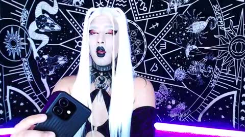 caroline online show from March 2026 08:53:01 PM