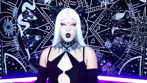 caroline online show from April 2026 10:02:02 PM