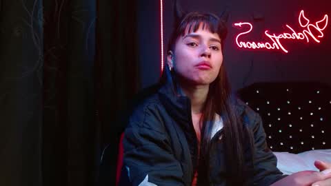 Noha Thomson online show from November 2025 02:47:02 AM