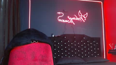 Noha Thomson online show from April 2026 09:30:01 PM