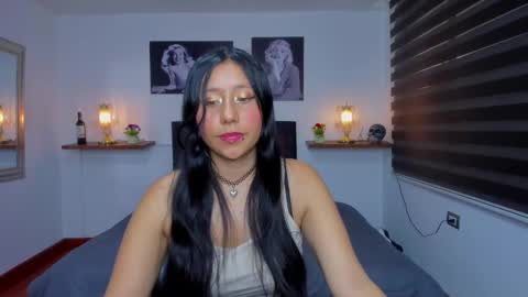 Snapshot of nohemi_louse chatting on February 2025 07:53:02 PM Nohemi online show from February 2025 07:53:02 PM