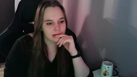 noir_ember_ online show from October 2025 12:17:02 PM