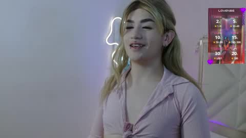 nooah_tay online show from April 2026 03:01:02 AM