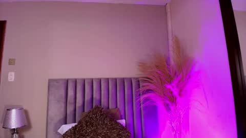 Nora Da Silva online show from November 2025 12:21:02 AM