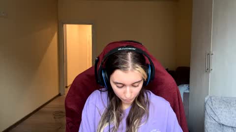 Elena online show from April 2026 01:00:02 PM