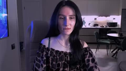 Hazel online show from November 2025 06:07:01 PM