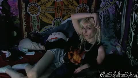 Snapshot of notsafeforspite chatting on March 2026 06:08:01 AM FREAKY DRACULA online show from March 2026 06:08:01 AM