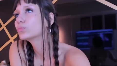 novabeaumont online show from November 2025 06:30:02 PM