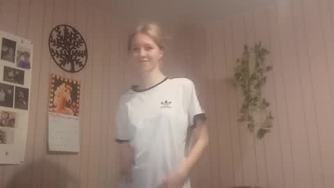 Sari  It is my first day  online show from March 2026 03:20:02 PM