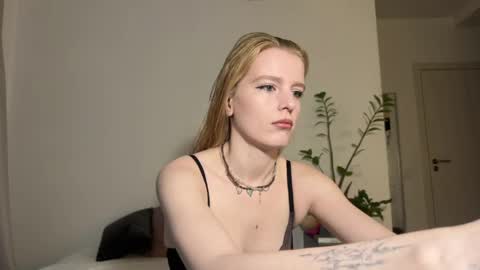 Snapshot of nura_foxx chatting on May 2026 01:22:02 AM nura_foxx online show from May 2026 01:22:02 AM
