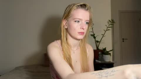 Snapshot of nura_foxx chatting on June 2026 12:46:02 AM nura_foxx online show from June 2026 12:46:02 AM