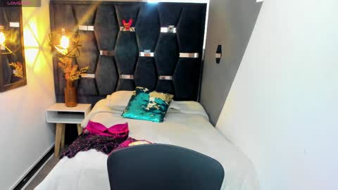 NURY FOX online show from April 2026 12:32:01 PM