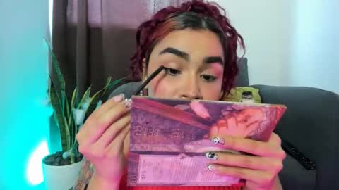 Nia online show from October 2025 08:35:01 PM