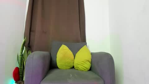 Nia online show from December 2025 04:29:01 AM