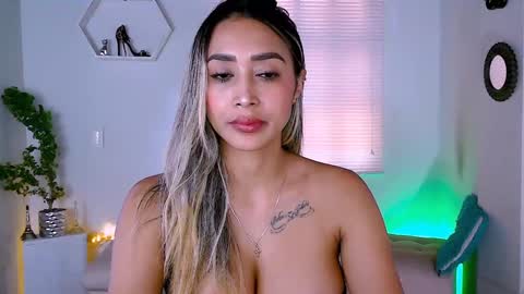 Nycole online show from January 2025 08:37:02 PM