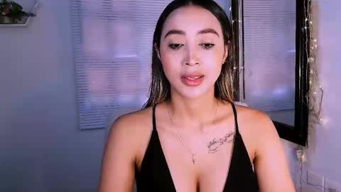 Nycole online show from November 2025 06:53:02 PM