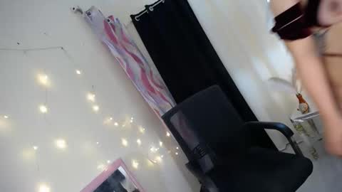 Snapshot of octaviayuki chatting on December 2024 02:54:01 AM Kyla online show from December 2024 02:54:01 AM