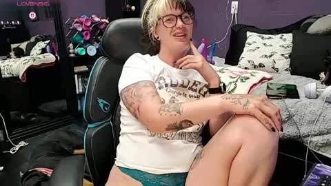 Snapshot of oddywithabody chatting on May 2026 05:58:01 AM Oddy With A Body online show from May 2026 05:58:01 AM