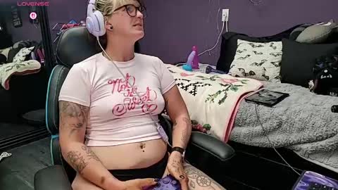 Snapshot of oddywithabody chatting on May 2026 12:18:01 AM Oddy With A Body online show from May 2026 12:18:01 AM