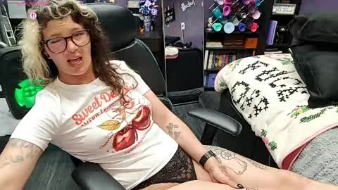 Snapshot of oddywithabody chatting on May 2026 05:59:01 AM Oddy With A Body online show from May 2026 05:59:01 AM
