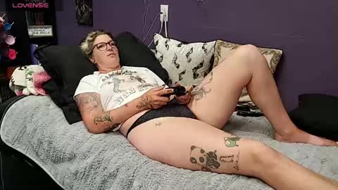 Snapshot of oddywithabody chatting on June 2026 12:35:02 AM Oddy With A Body online show from June 2026 12:35:02 AM
