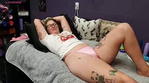 Snapshot of oddywithabody chatting on June 2026 06:52:02 AM Oddy With A Body online show from June 2026 06:52:02 AM