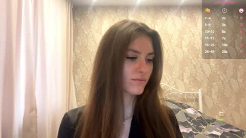 Mia online show from November 2025 09:00:02 AM