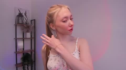 Snapshot of odelyncure chatting on May 2026 11:04:02 AM Lynna online show from May 2026 11:04:02 AM