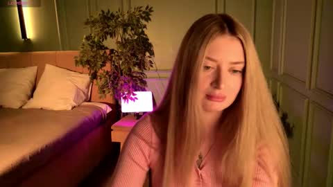 Snapshot of off_the_record_ chatting on November 2025 01:03:01 PM off_the_record_ online show from November 2025 01:03:01 PM