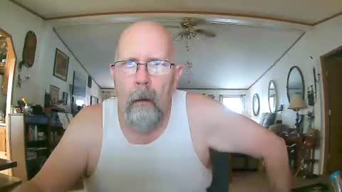 Maximus No Mo online show from December 2025 05:53:01 PM