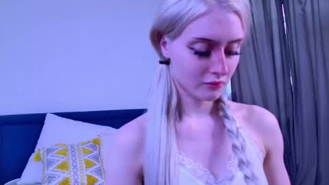 Lily online show from May 2026 01:40:01 PM