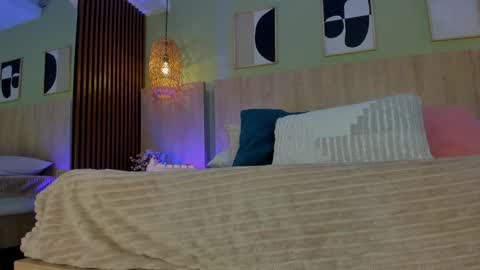 Holly online show from November 2025 11:21:01 AM