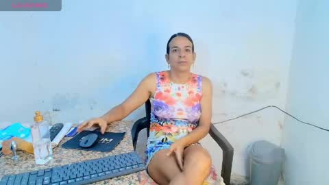 Snapshot of oh_tique chatting on June 2026 12:40:01 PM LU online show from June 2026 12:40:01 PM
