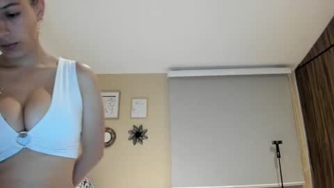 ohanna_ online show from December 2024 10:43:02 PM