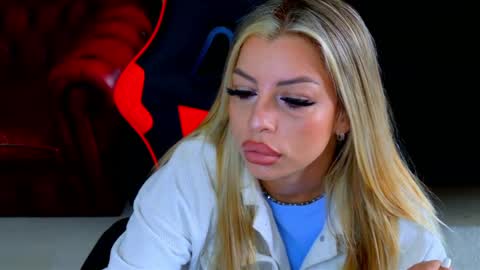 ohhh_nicole online show from April 2026 12:39:02 PM