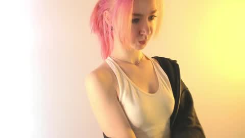 Emi and Ohpi online show from April 2026 12:30:01 PM