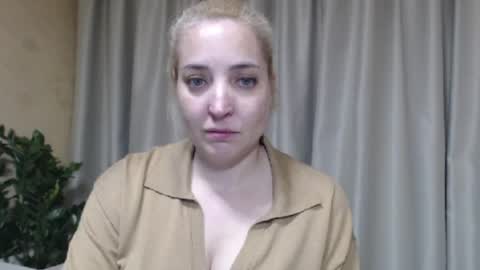 Snapshot of ohsweetmari chatting on June 2026 04:20:02 PM Mari online show from June 2026 04:20:02 PM